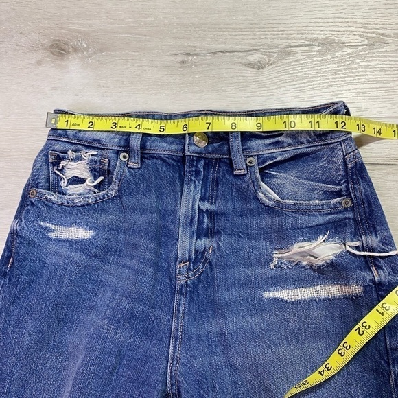 American Eagle Distressed/Destroyed Mom Jean, Size 00 Short - Picture 10 of 10